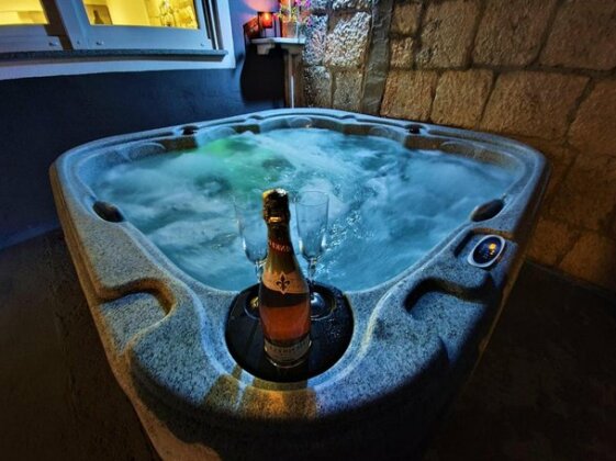 Vorca Holiday House with Jacuzzi - Photo3