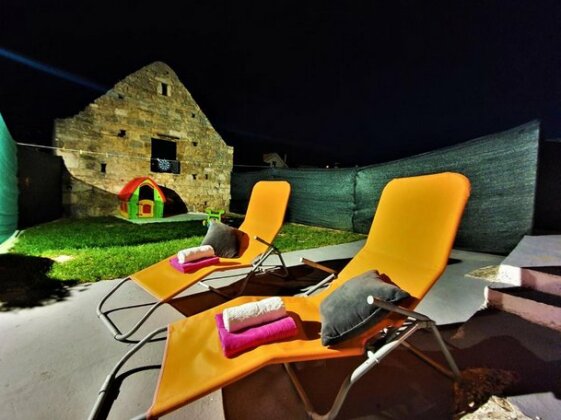 Vorca Holiday House with Jacuzzi - Photo4