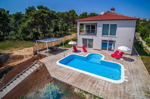 Apartment Karasi