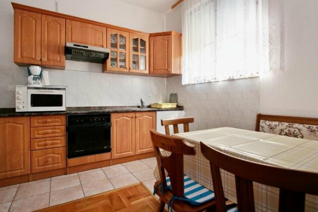 3-Bedroom Apartment In Porec Spadici - Photo5