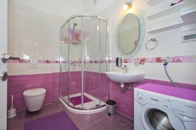 Apartment Radiant Orchid - Photo4