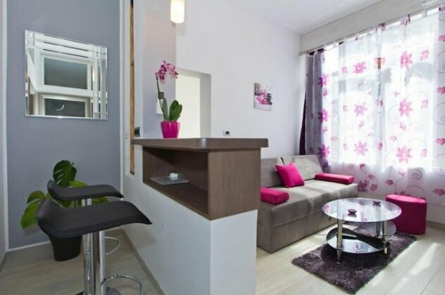 Apartment Radiant Orchid - Photo5