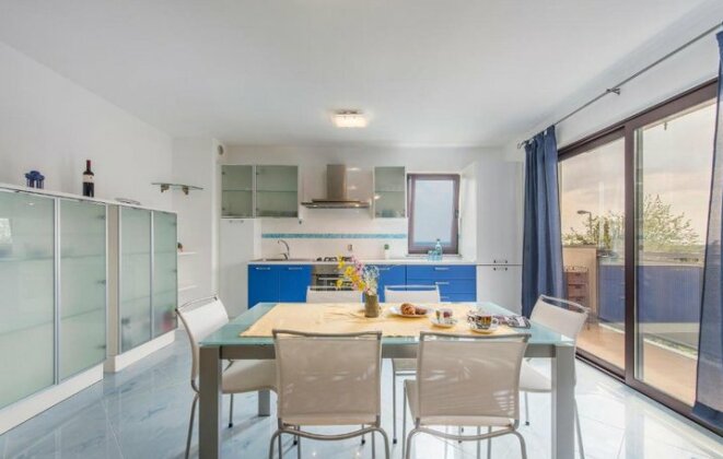 Spacious 3BDR Sea View Apartment next to the Beach - Photo2