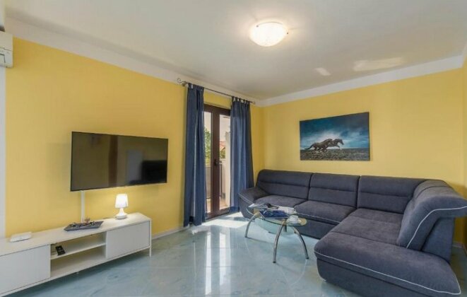 Spacious 3BDR Sea View Apartment next to the Beach - Photo5