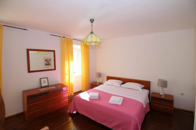 Very spacious white Croatian Stone Seafront House with secluded enclosed garden - Photo3
