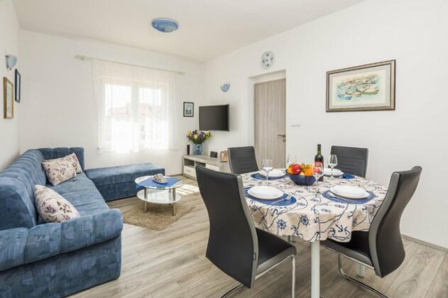Holiday Home Lucy Primosten - Photo4