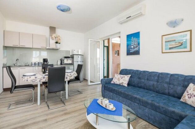 Holiday Home Lucy Primosten - Photo5