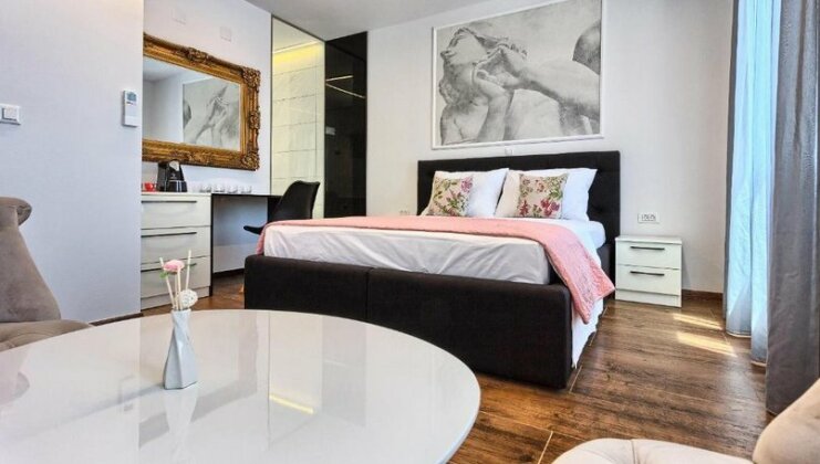 Mincheta - Luxury Rooms - Photo2