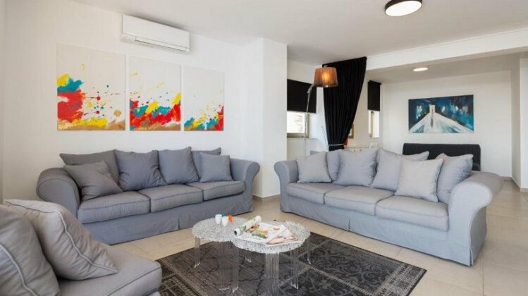 Villa Gloss - Photo2