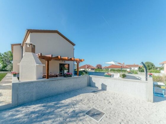 Holiday home Luscinia - Photo2