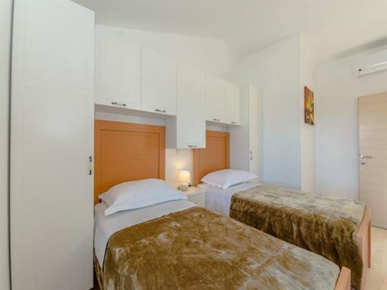 Holiday home Luscinia - Photo4