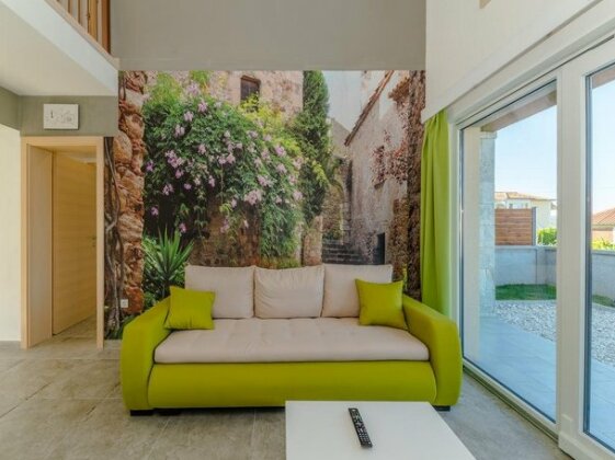 Holiday home Luscinia - Photo5