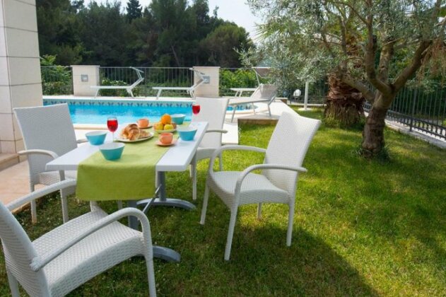 Apartment Deluxe with private pool - Photo2