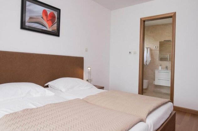 Apartment Deluxe with private pool - Photo4