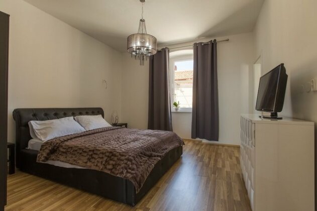Captain Emo City Apartments - Photo5
