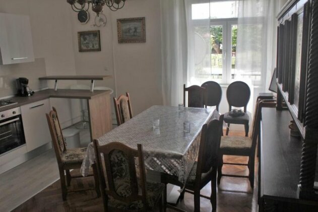 Captain House - Photo3