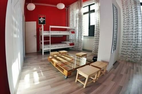 Hostel Underground Rooms - Photo2