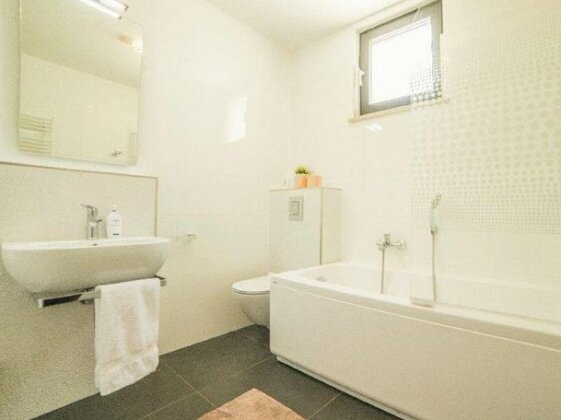 Marin - One Bedroom - Photo2