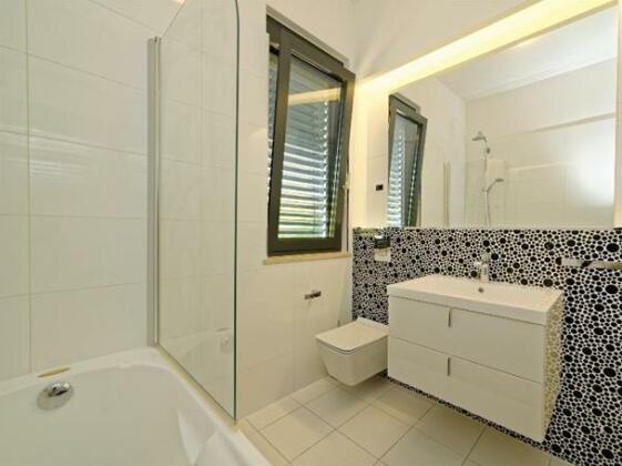 Marin - Two Bedroom No 2 - Photo3