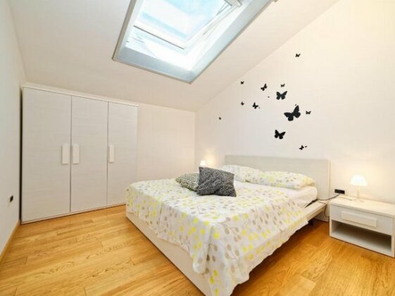 Marin - Two Bedroom No 2 - Photo4