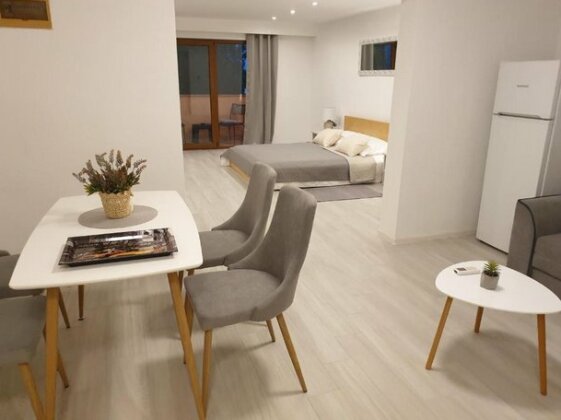 Romantic Apartment Rohreggerova - Photo2