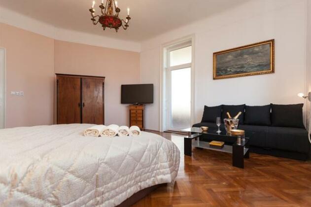 Villa Muenz Luxurious Residence - Photo4