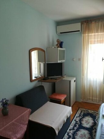 Alemka Pende - Photo3
