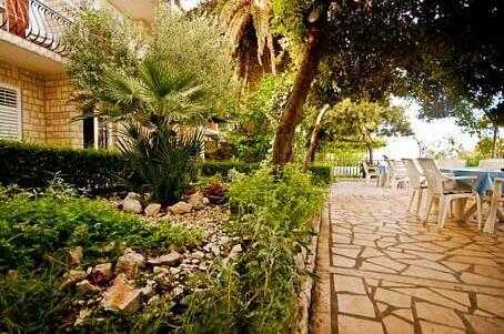 Apartments Vila Miranda Rab - Photo4