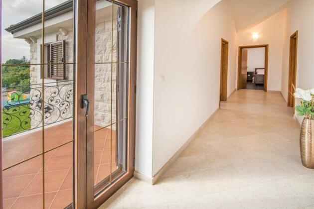 Vila Kamenica - Photo2