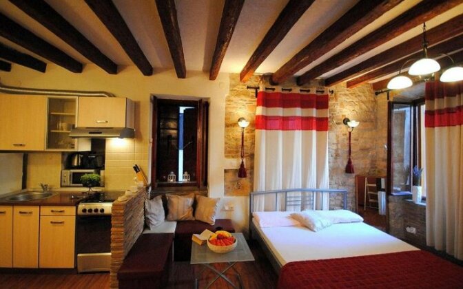 Guesthouse Ancient Stone - Photo4