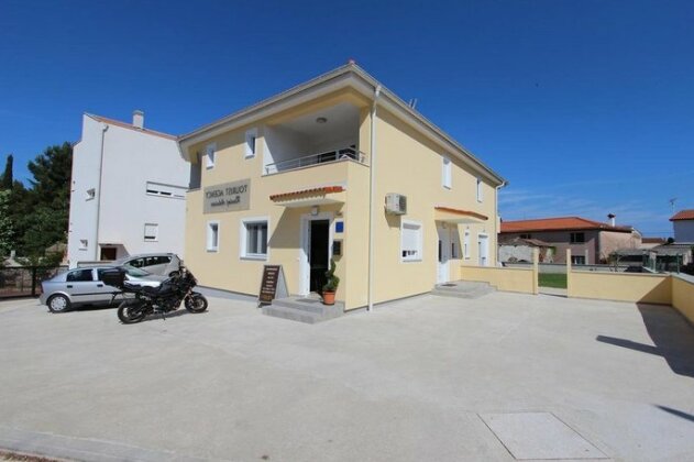 Photo 3