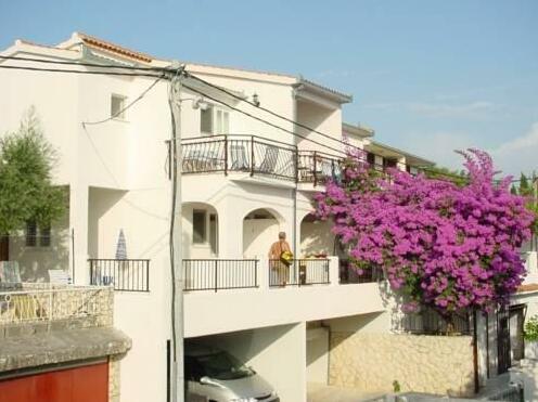 Apartments Cerovac - Photo3
