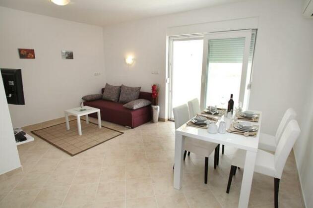 Villa Iris Apartments - Photo3