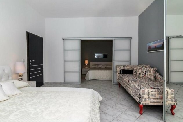 Holiday House Queens with Sea View - Photo3