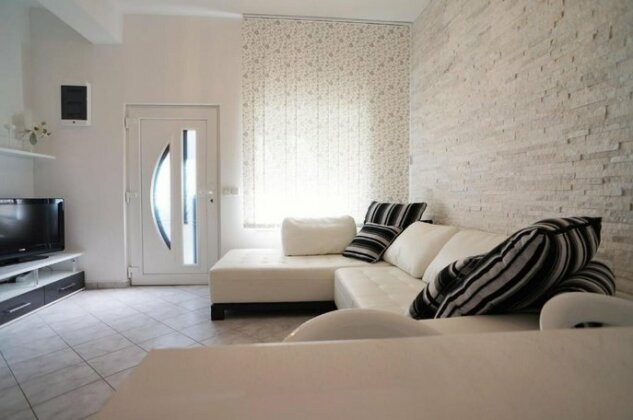 Holiday House Queens with Sea View - Photo4