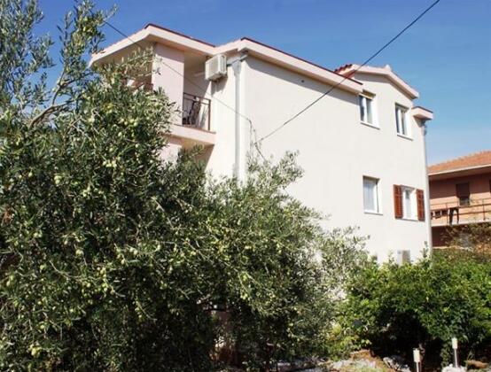 Apartments Jelica Slatine - Photo2