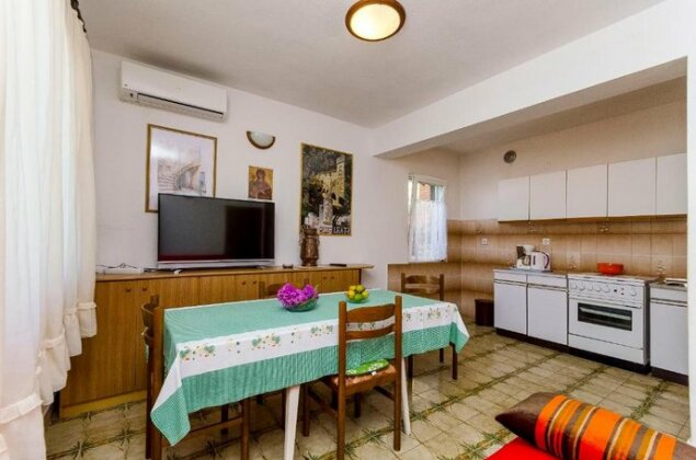 Apartments Milka Slatine - Photo2