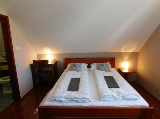 Apartments and Rooms Stefanac - Photo2