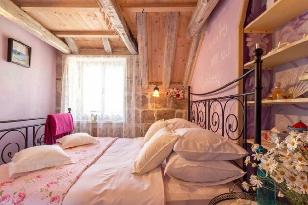 Apartment Attic - Photo4