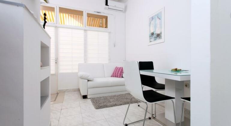 Apartment Modern Studio Near Znjan Beach - Photo2
