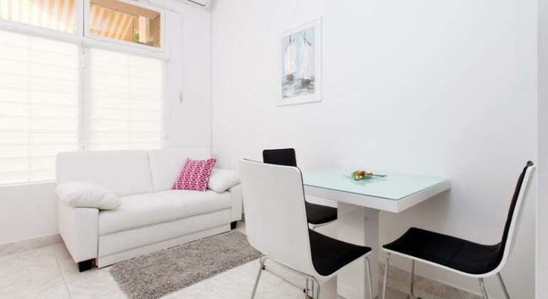 Apartment Modern Studio Near Znjan Beach - Photo5