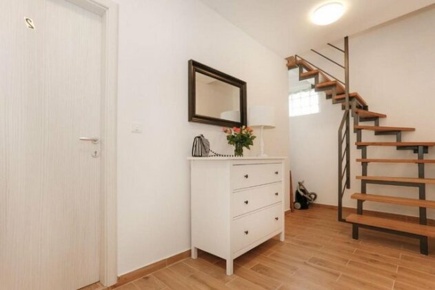 Apartments and Rooms Stone House - Photo4