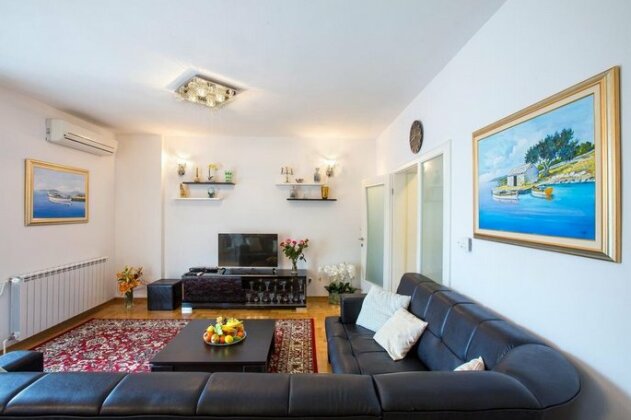 Apartments Dora Bacvice Split - Photo2