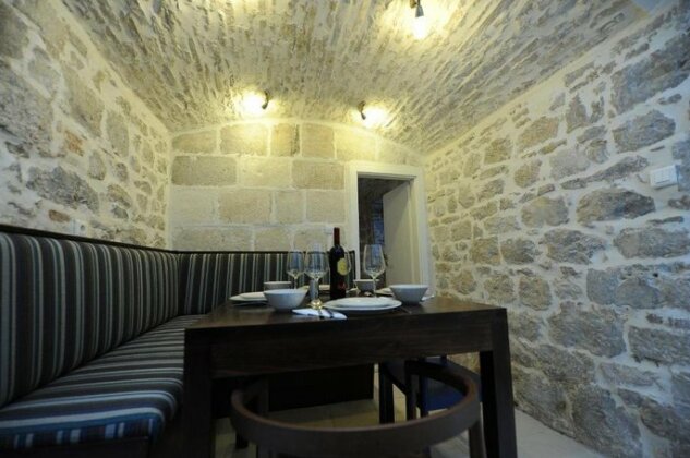 Awesome Stone House - Photo2