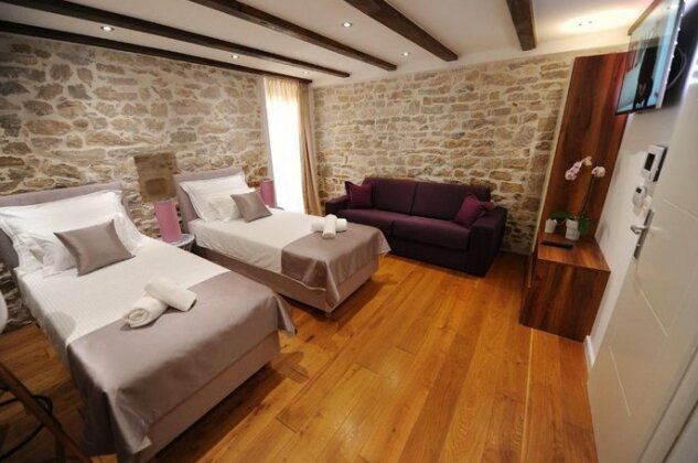 Awesome Stone House - Photo4