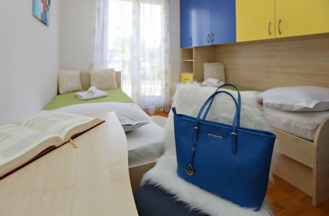 Beachfront Holiday Apartments - Photo4