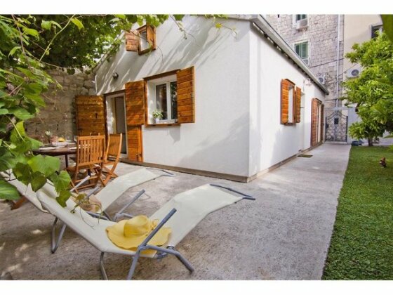 Center house with garden - Photo2