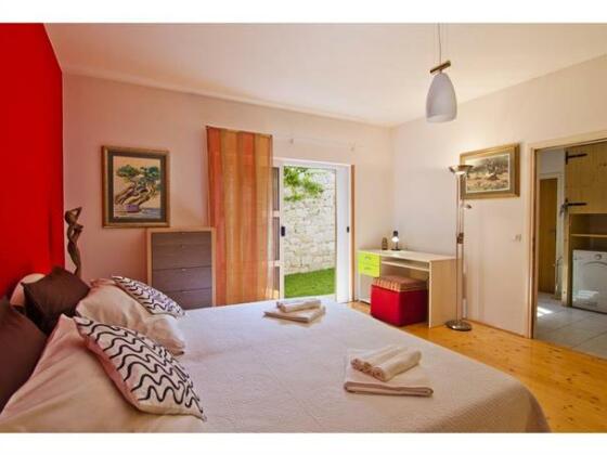 Center house with garden - Photo4