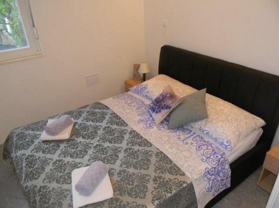  Photo 4
