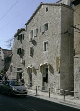 Damira Rooms - Photo3